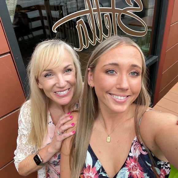 Meet your Posher, Ashleigh: Selling items I no longer need & open to offers!! - Picture 11 of 12